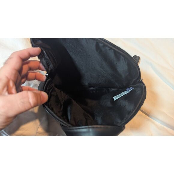 Descendants 3 Evie Faux Leather Backpack - Picture 3 of 4